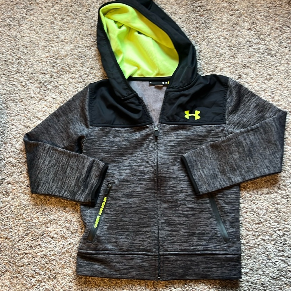 Boys Under Armour Zip up lightweight jacket size 7